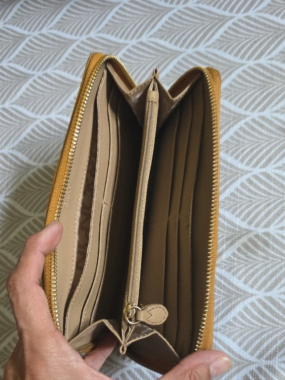 Dkny classic leather